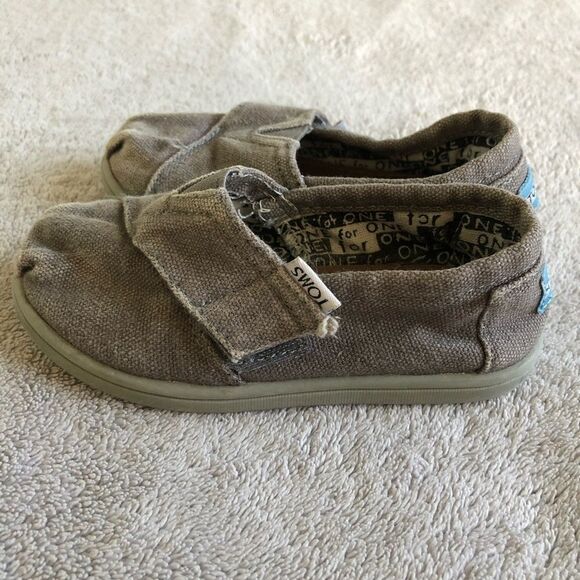 Toms Slip On Canvas Shoes - Picture 7 of 10